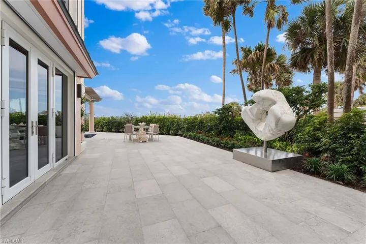 15  Casa Mar  LN, Naples, FL 34103
