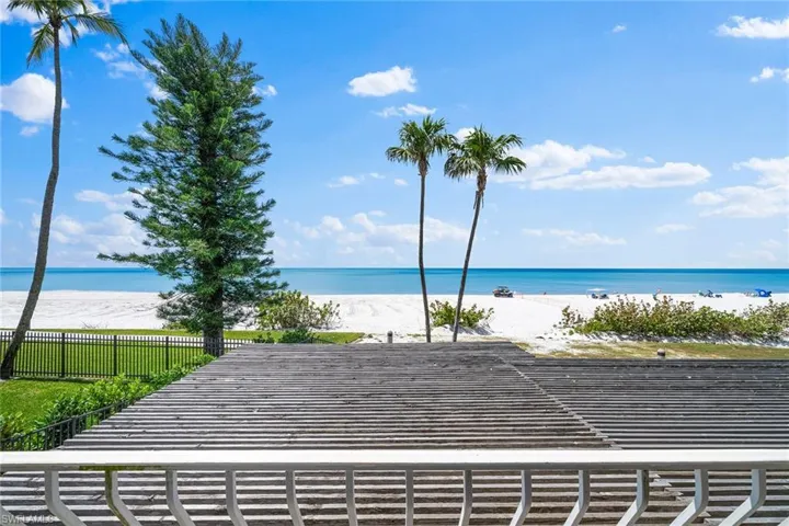 15  Casa Mar  LN, Naples, FL 34103
