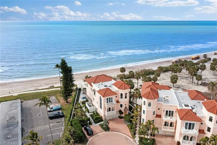 15  Casa Mar  LN, Naples, FL 34103