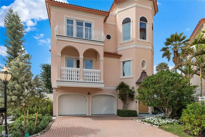 15  Casa Mar  LN, Naples, FL 34103