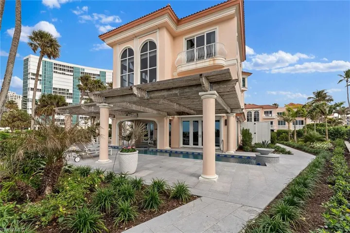 15  Casa Mar  LN, Naples, FL 34103