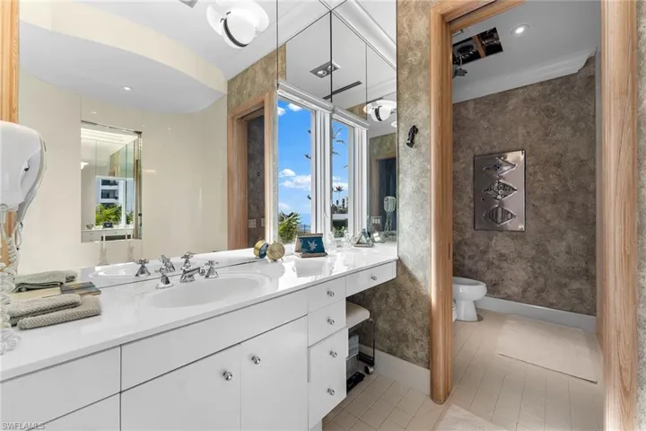 15  Casa Mar  LN, Naples, FL 34103