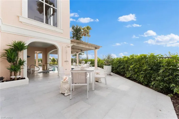 15  Casa Mar  LN, Naples, FL 34103
