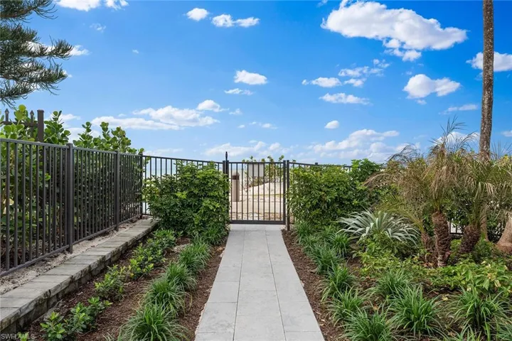 15  Casa Mar  LN, Naples, FL 34103