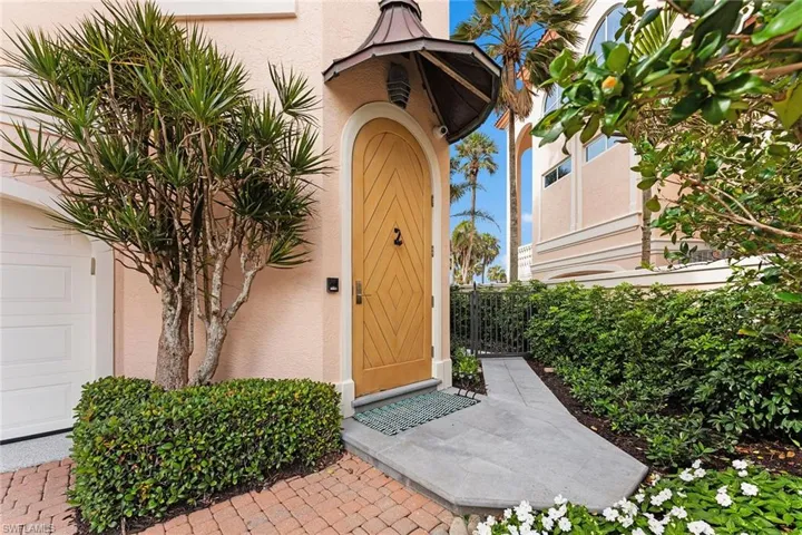 15  Casa Mar  LN, Naples, FL 34103