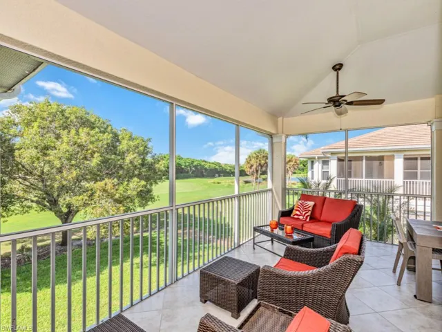 Sunroom with lofted ceiling and ceiling fan