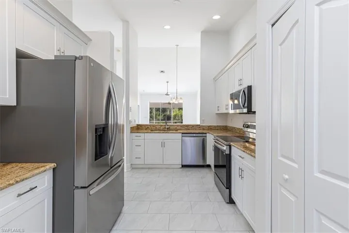 5446 Whitten Dr 19, Naples, Florida 34104