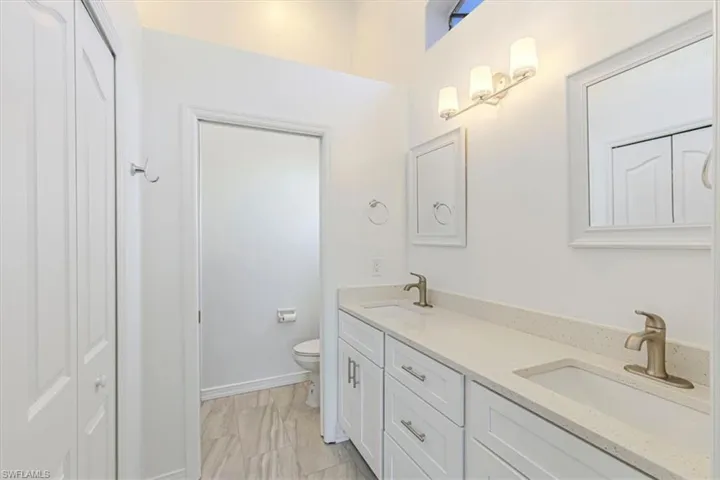 5446 Whitten Dr 19, Naples, Florida 34104
