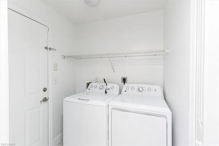 5446 Whitten Dr 19, Naples, Florida 34104