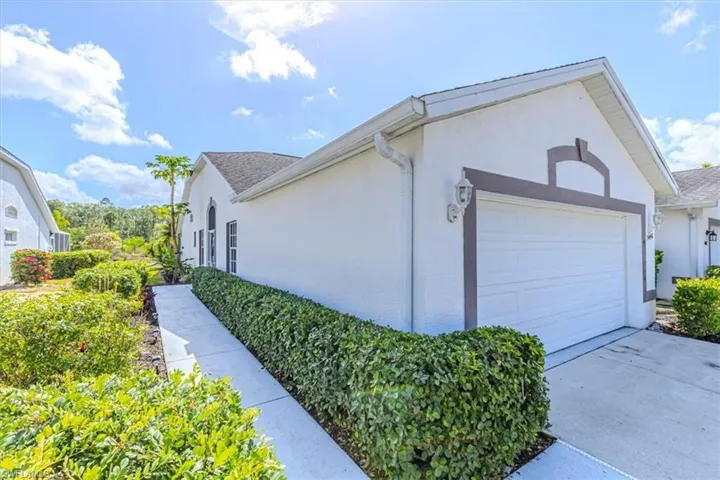5446 Whitten Dr 19, Naples, Florida 34104