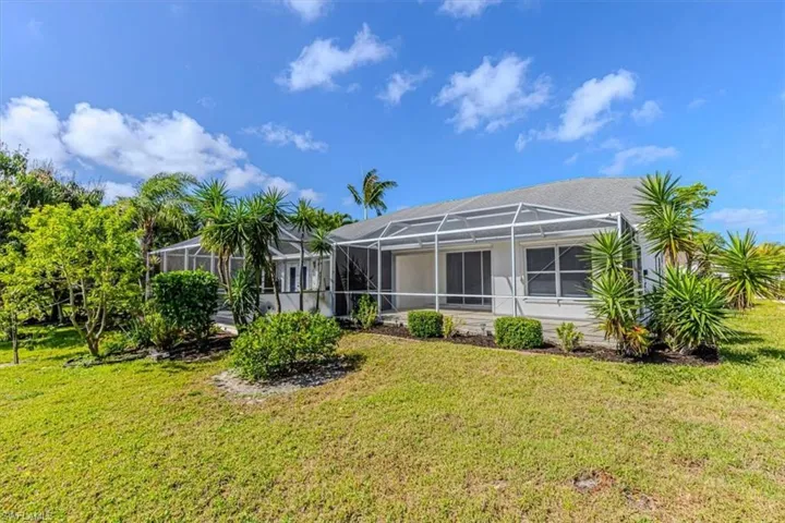 5446 Whitten Dr 19, Naples, Florida 34104