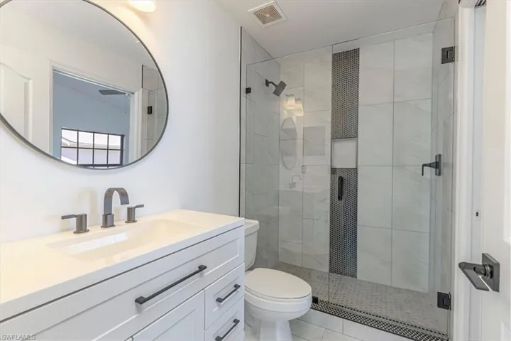 5446 Whitten Dr 19, Naples, Florida 34104