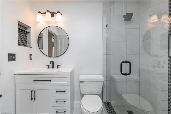 5446 Whitten Dr 19, Naples, Florida 34104