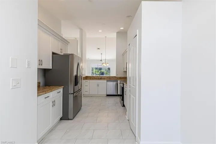 5446 Whitten Dr 19, Naples, Florida 34104