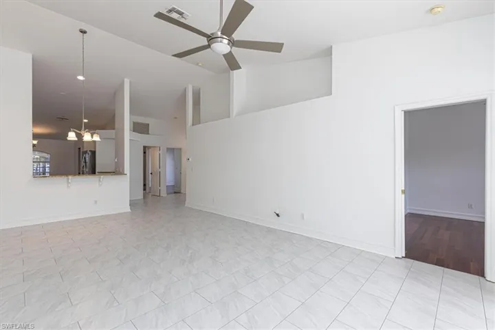 5446 Whitten Dr 19, Naples, Florida 34104