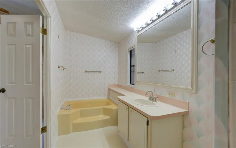26260 Squire Ln, Bonita Springs, Florida 34135