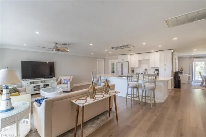 Living Room / Kitchen