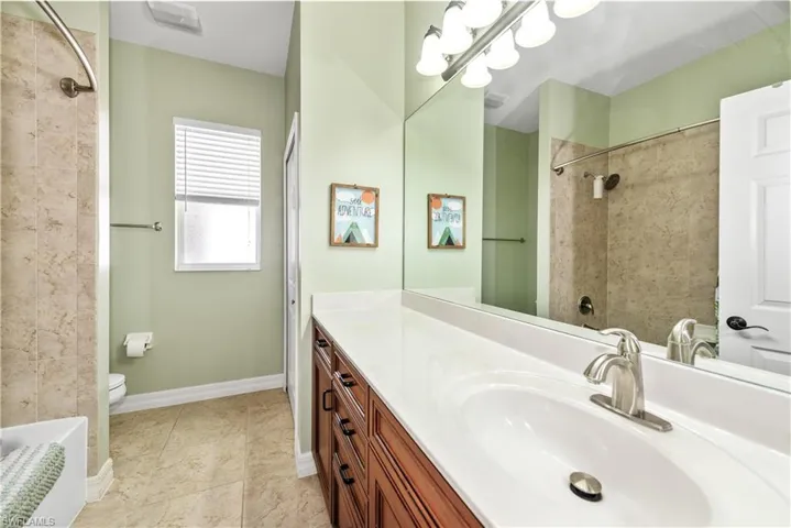 Guest/Pool bath