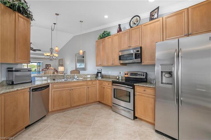 Stainless appliances, granite counters, pantry in kitchen