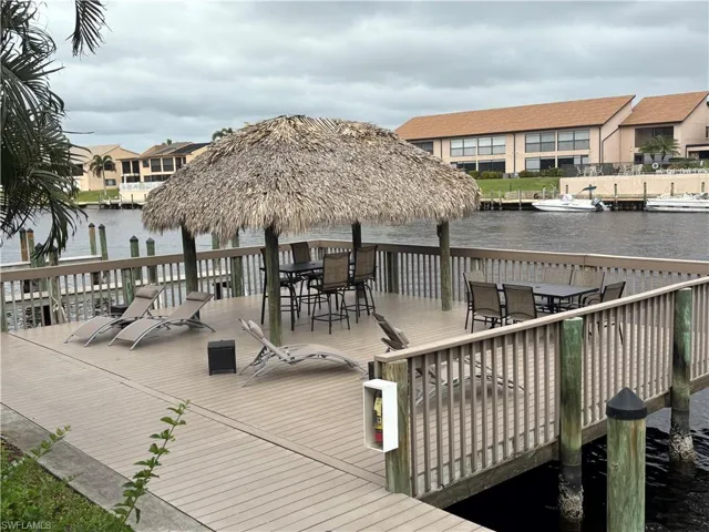 Community deck with Tiki hut and lounge chairs are the perfect place to relax, unwind or socialize. Read a book or just watch the boats go by….FLORIDA LIFE!