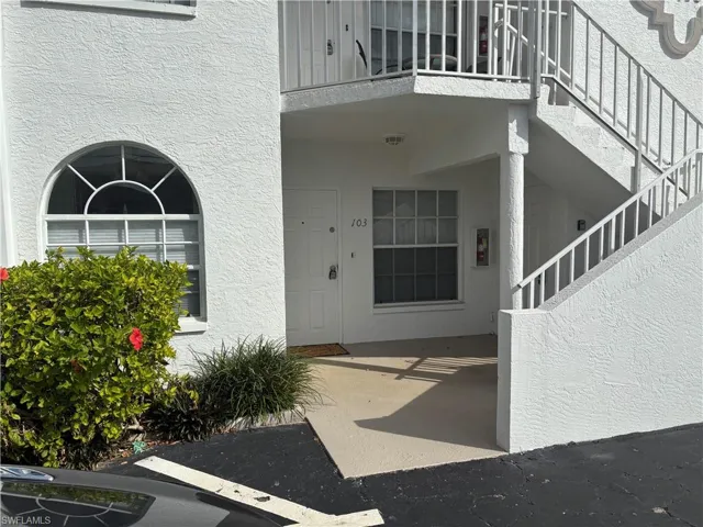 The best! First floor unit gives easy access to parking, community pool, the Tiki hut and deck. Plus your assigned boat dock. No stairs to deal with or having to go around the building for enjoying the Tiki hut and activities.