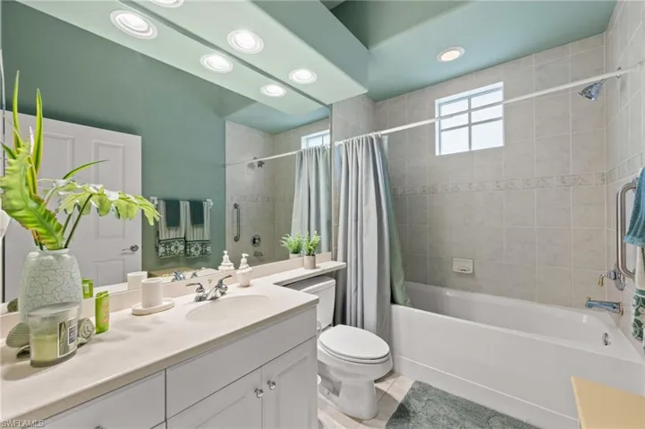 8641 Piazza Del Lago Cir 201, Estero, Florida 33928