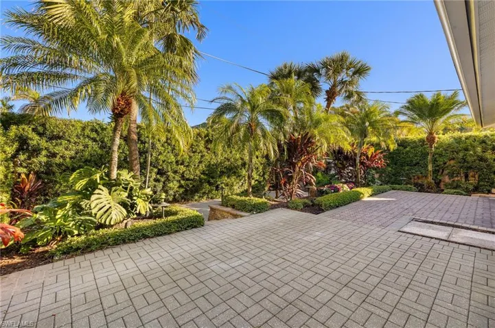 709 97th Ave N, Naples Fl 34108