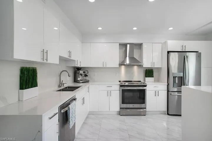 995 9th Ave S 4, Naples, Florida 34102