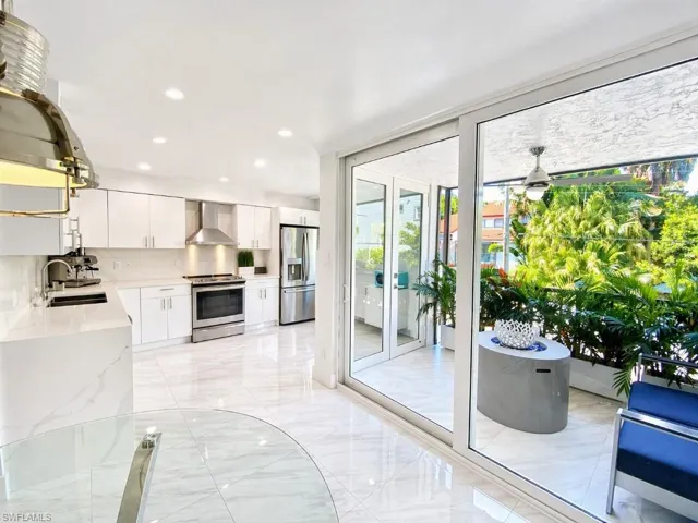 995 9th Ave S 4, Naples, Florida 34102