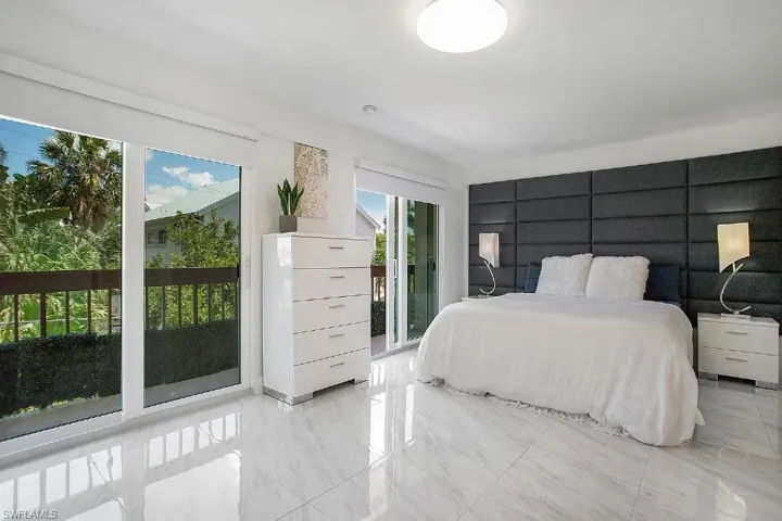 995 9th Ave S 4, Naples, Florida 34102