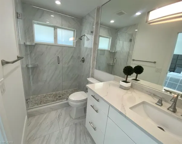 995  9th S AVE, Naples, FL 34102