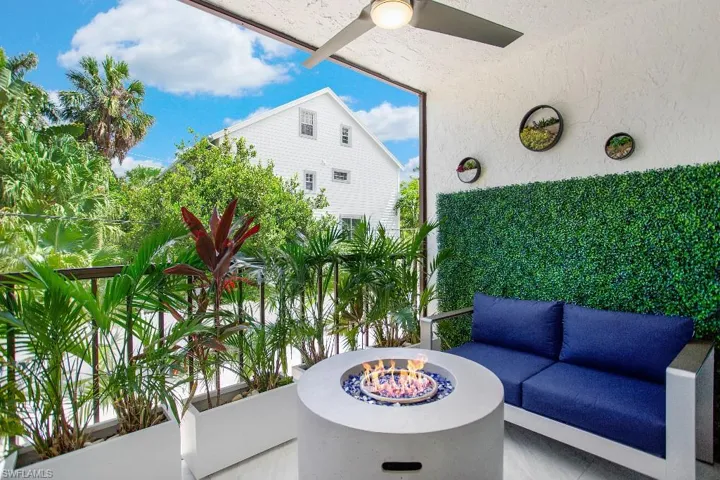 995 9th Ave S 4, Naples, Florida 34102