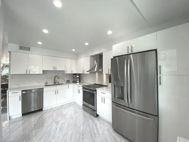 995  9th S AVE, Naples, FL 34102