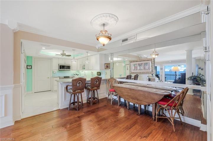 Ample seating for guests to a lovely home cooked meal.