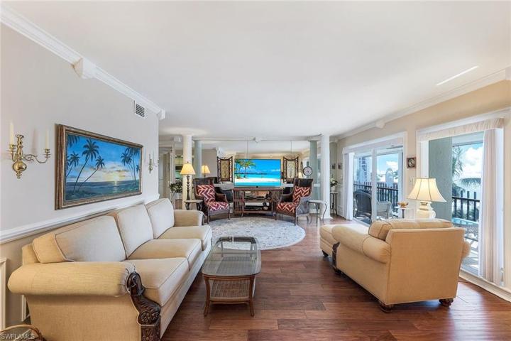 Spacious living space with decorative millwork throughout!