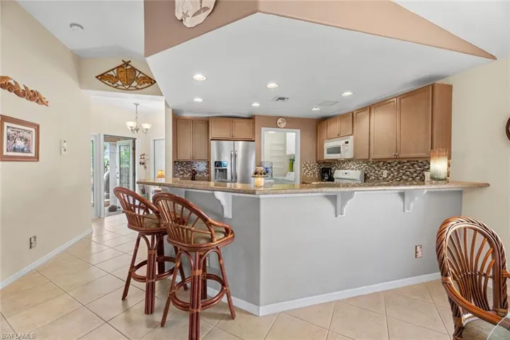Large breakfast bar w/extra thick granite