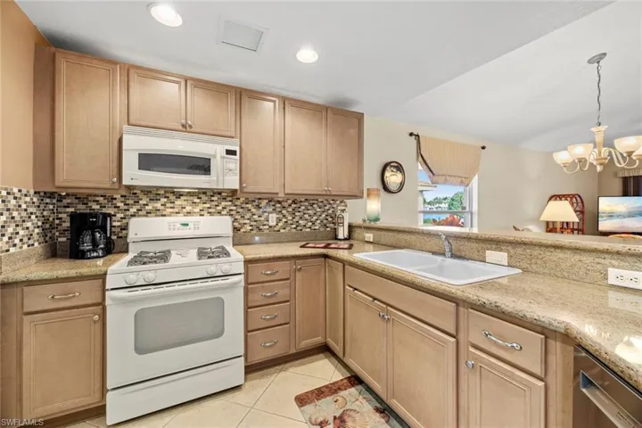 Natural Gas range, Lazy Susan behind corner door