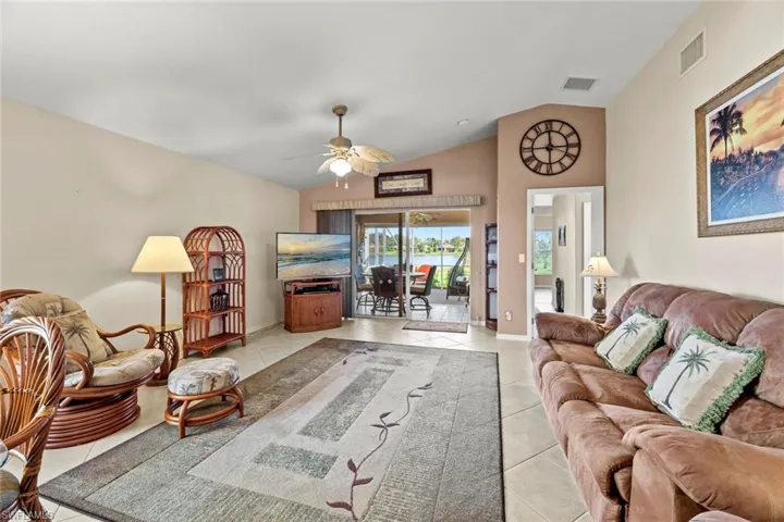 Great room w/vaulted ceiling