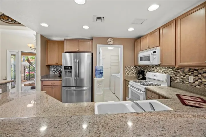 Kitchen w/laundry room w/ pantry through door