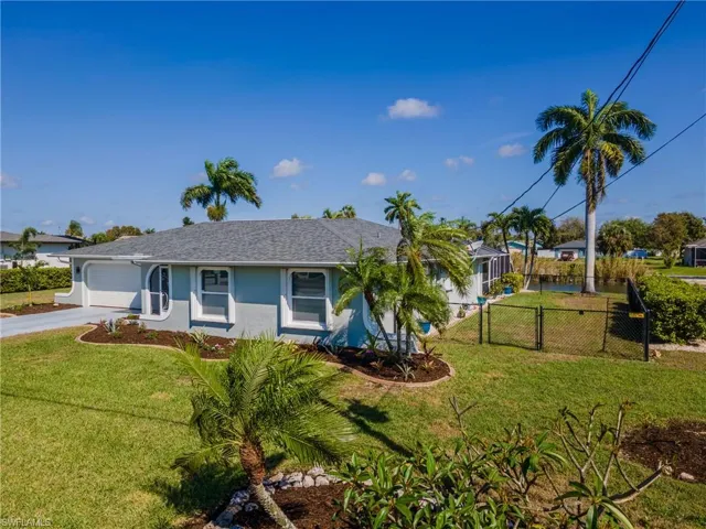 Ranch-style home with stucco siding, driveway, a gate, a garage, and roof with shingles