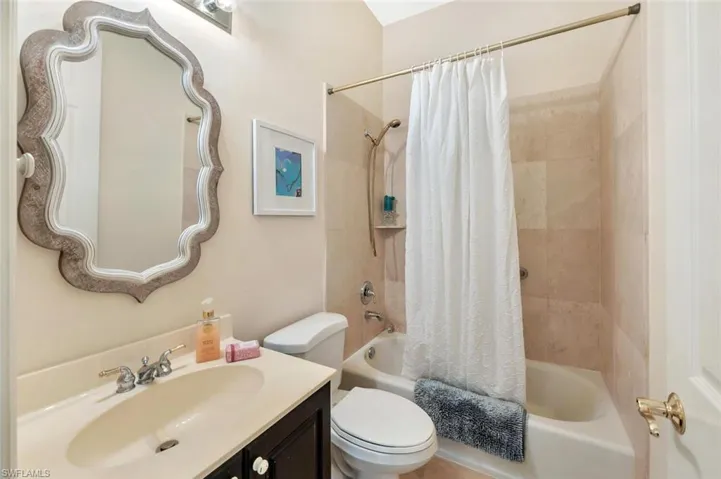 Guest bath tub shower
