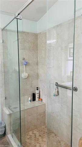 walk-in shower built-in w/seat