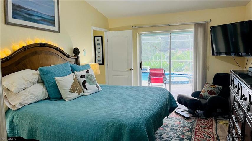 Master bedroom w/slider onto lanai