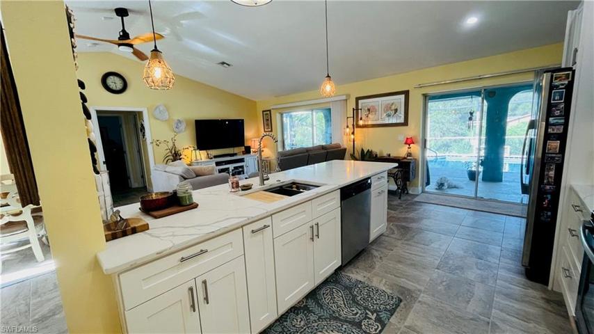 9' peninsula w/plenty of seating