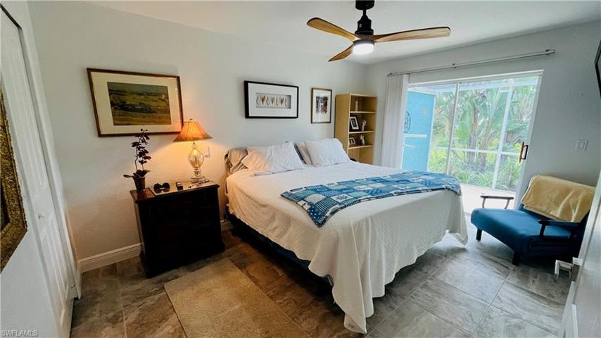 Guest bedroom w/slider onto semi-private lanai