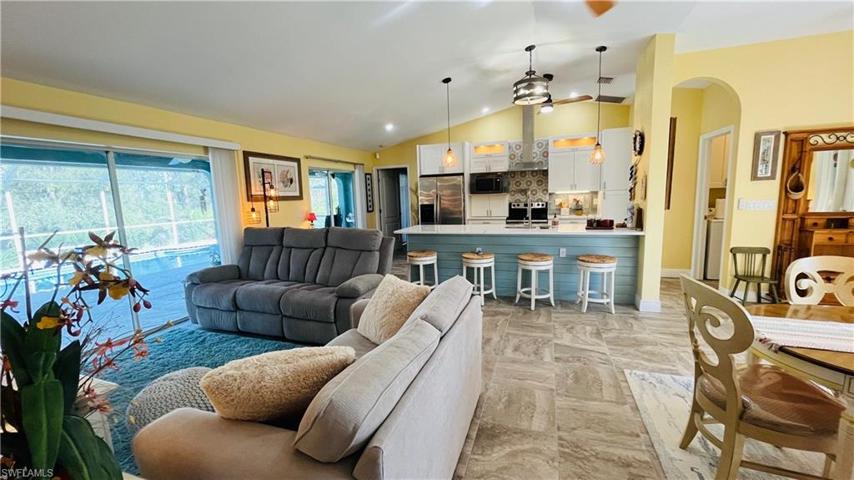 Sliding pocket doors to Large lanai