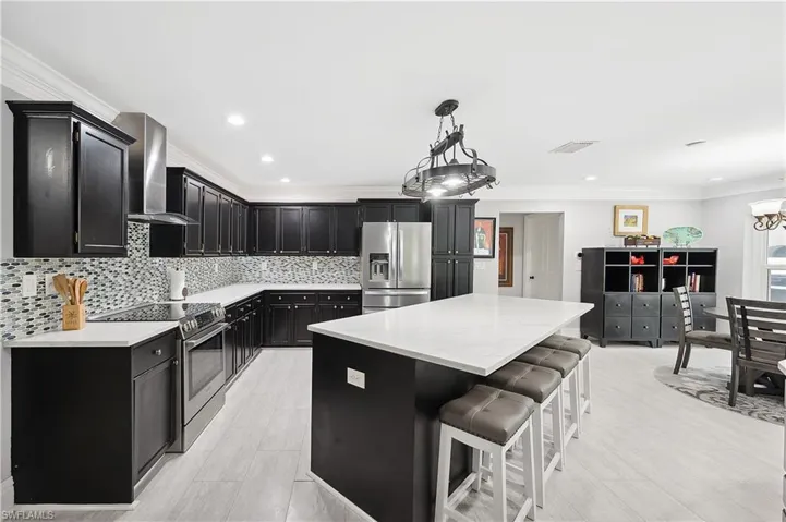 Kitchen with Breakfast Bar