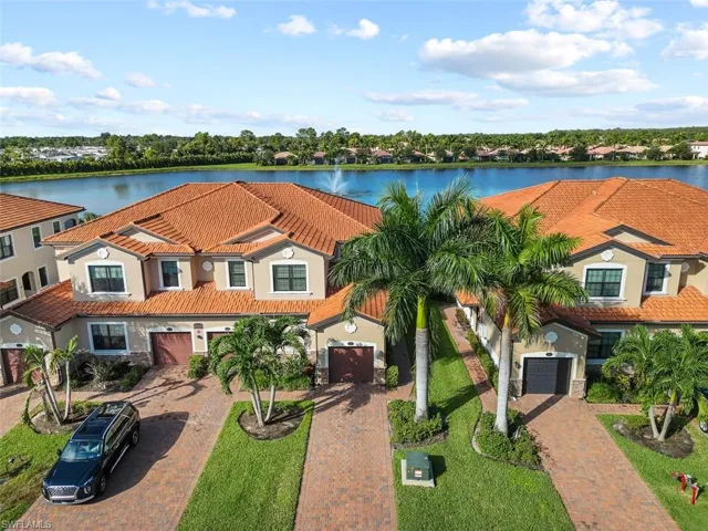 Birds eye view of property featuring a water view
