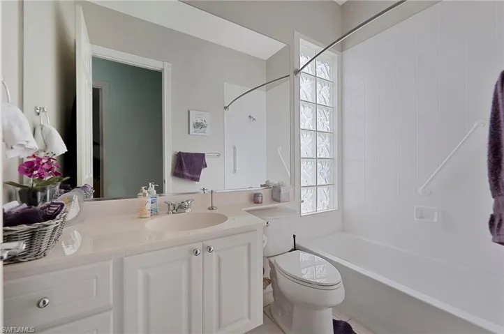 2860  Hatteras  WAY, Naples, FL 34119