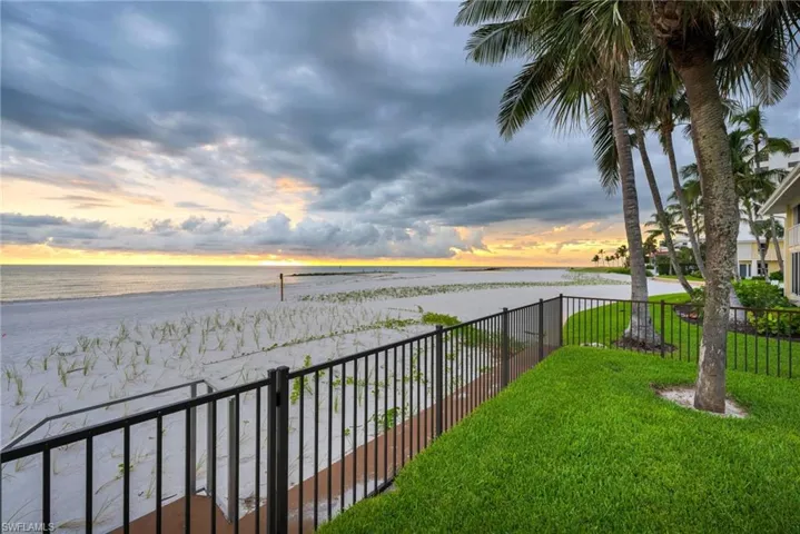 2121  Gulf Shore N BLVD, Naples, FL 34102
